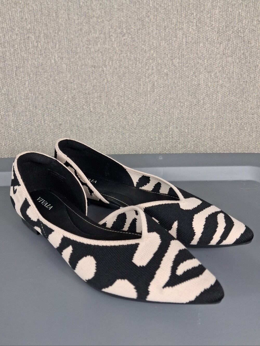 Vivaia Melia Pointed Toe Knit Flats Womens 6 Cream Black Abstract Tiger Print